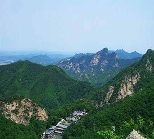 濕熱天氣當(dāng)防中暑，野外徒步防控風(fēng)險