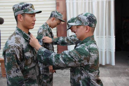 量體定人！新兵不用擔(dān)心被裝不合身了