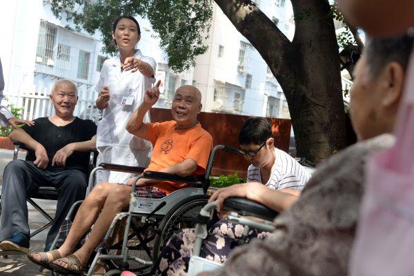 中國60歲以上老人將達(dá)4億 亟需國家養(yǎng)老戰(zhàn)略