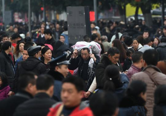 探親學(xué)生務(wù)工客流疊加 春運連續(xù)七天鐵路運輸超千萬