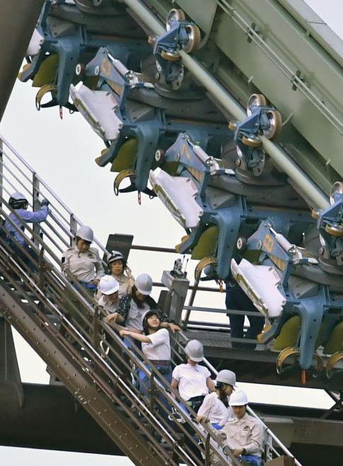 日本大阪一過山車突發(fā)故障 64名游客懸空2小時