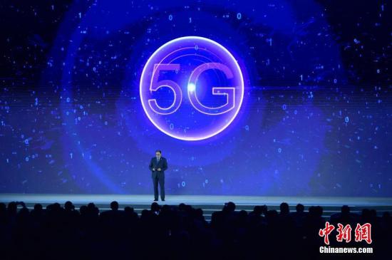 資料圖：全球首款全集成5G新空口毫米波及6GHz以下射頻模組發(fā)布。<a target='_blank'  >中新網(wǎng)</a>記者
 李駿 攝