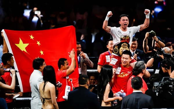 徐燦的拳有份量！中國拳擊不勝日本的歷史結(jié)束了