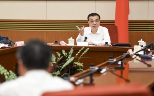 李克強(qiáng)主持召開(kāi)國(guó)務(wù)院常務(wù)會(huì)議 聽(tīng)取今年減稅降費(fèi)政策實(shí)施匯報(bào)等