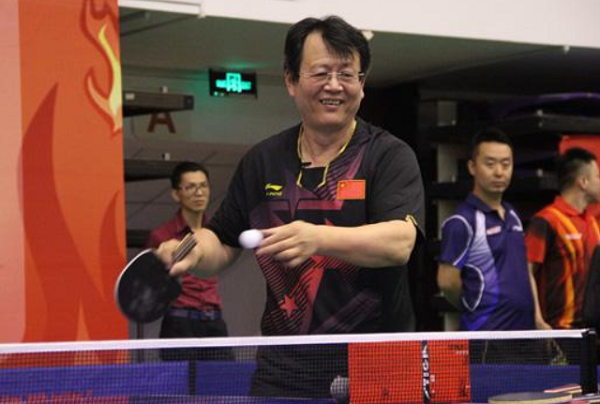 65歲前國(guó)乒老帥首表態(tài)！正式回?fù)羟蛎再|(zhì)疑！強(qiáng)調(diào)自由稱(chēng)為樊振東好