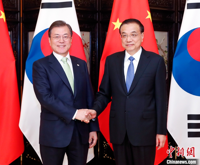 李克強(qiáng)會見韓國總統(tǒng)文在寅