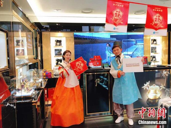 春節(jié)紅包大戰(zhàn)：有企業(yè)狂撒20億 有企業(yè)賣紅包皮賺錢