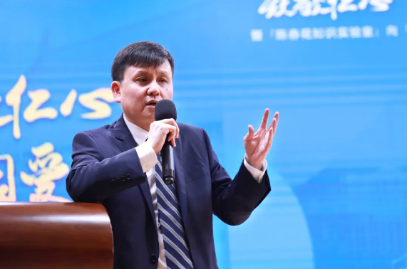 張文宏提最新觀點：如何學(xué)會與病毒共同生存？
