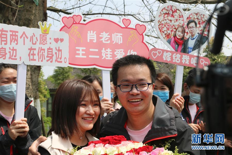 （新華全媒頭條·圖文互動(dòng)）（12）“我看不見你的樣子，但我知道你是誰(shuí)”——寫在國(guó)際護(hù)士節(jié)來臨之際