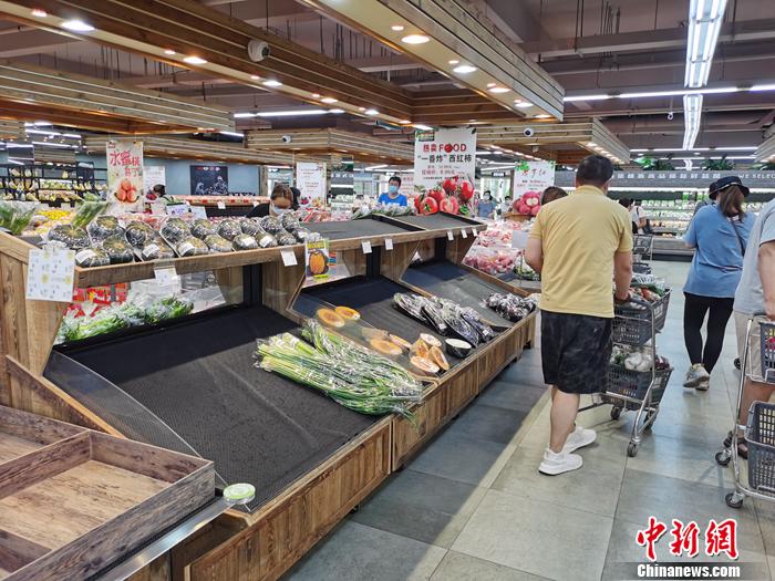 果蔬好超市部分蔬菜賣(mài)光。<a target='_blank'  >中新網(wǎng)</a>記者 李金磊 攝