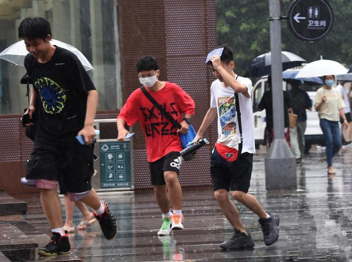 高考期間暴雨高溫南北夾擊 多地部署應(yīng)對(duì)極端天氣