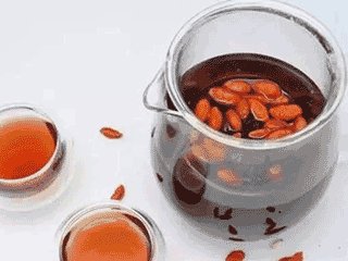 當代年輕人“養(yǎng)生”現狀：咖啡泡枸杞不是開玩笑