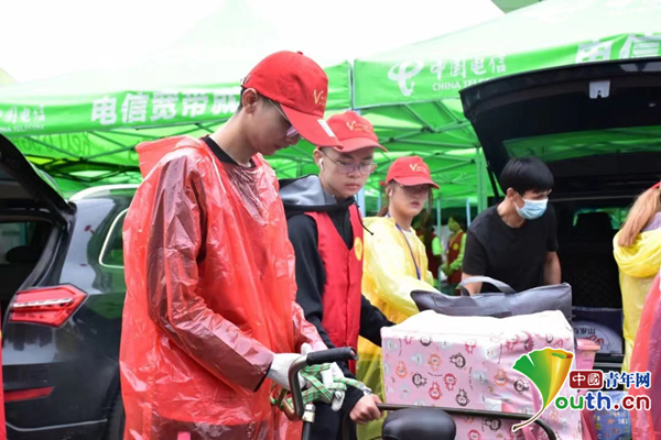 新生迎新生！高校開展“體驗式”開學第一課