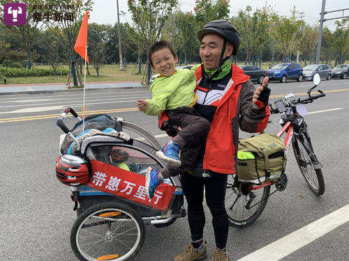 父親帶3歲兒子"萬里騎行":朝夕陪伴,與兒一同成長