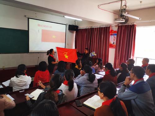 山東少先隊(duì)學(xué)黨史聚焦代際傳承 優(yōu)秀輔導(dǎo)員為少先隊(duì)員引路