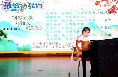 重癥眼疾學(xué)子高考做“大字卷”考了687分，他說天無絕人之路