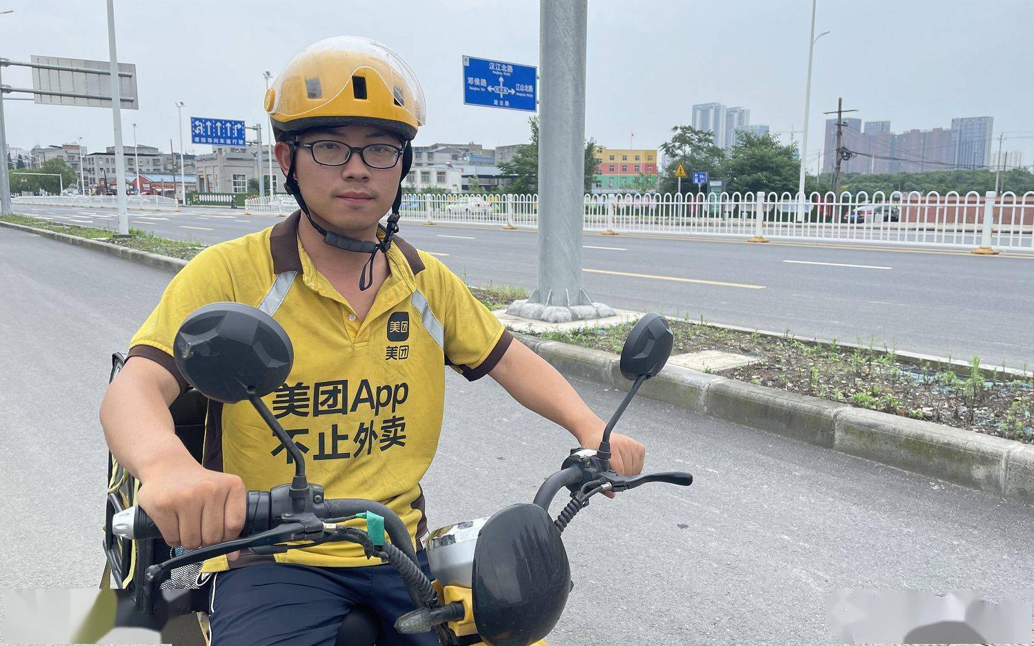 26歲外賣員高考623分刷屏，一句話點(diǎn)醒無數(shù)人：誰信了網(wǎng)紅的騙局