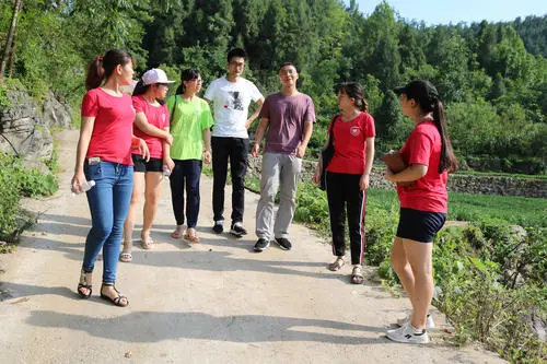 大學(xué)生“三下鄉(xiāng)”走進民族地區(qū) 在鄉(xiāng)村振興圖景里留下青春印記