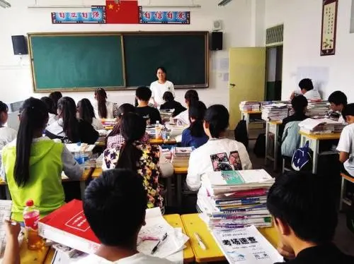 鄉(xiāng)村學(xué)校的未來(lái) 不能“聽天由命”