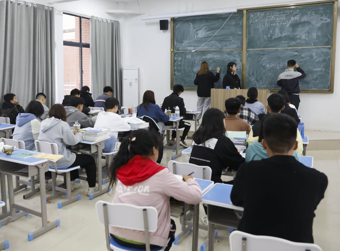 職?！皣栏窆芾怼北澈?，誰失去了期待？