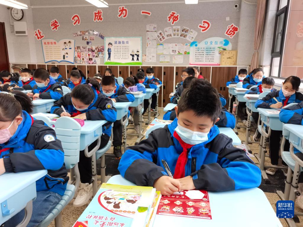 新華全媒+丨這個(gè)春季學(xué)期，看“雙減”如何更上層樓