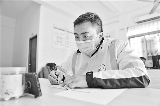 主動(dòng)報(bào)名上大學(xué)的騎手們：打拼的城市從“落腳點(diǎn)”變“加油站”