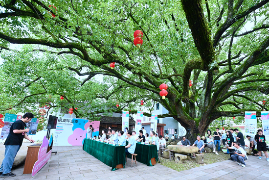 將畢業(yè)設(shè)計“寫”在鄉(xiāng)村田間地頭 論文要過高校導(dǎo)師、村民“導(dǎo)師”兩大關(guān)