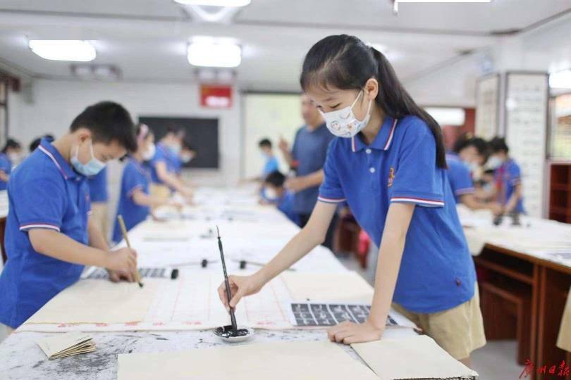 學校假期托管要引導學生走出教室
