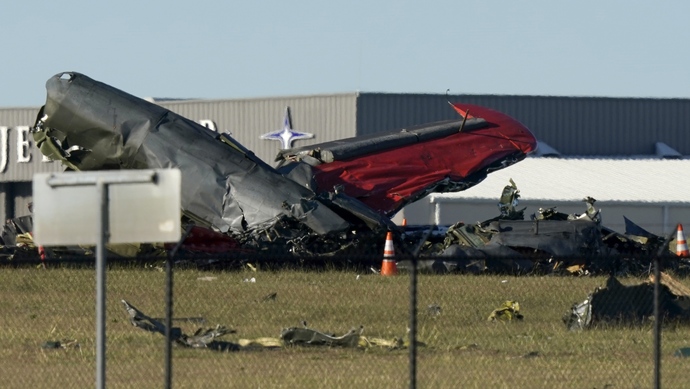 美國(guó)航展飛機(jī)相撞墜毀事故致6人死亡
