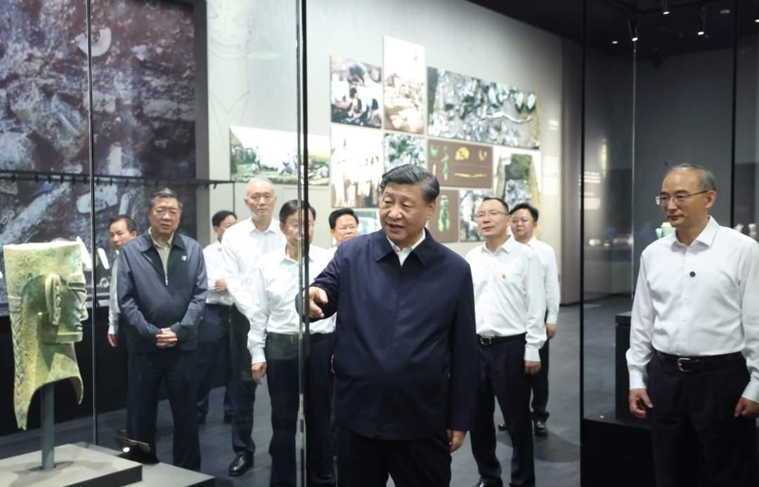 鑒往知來，跟著總書記學(xué)歷史 | 閃耀在三星堆的文明之光