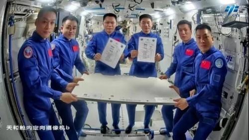 “太空交接”完成！神十七航天員乘組即將回家