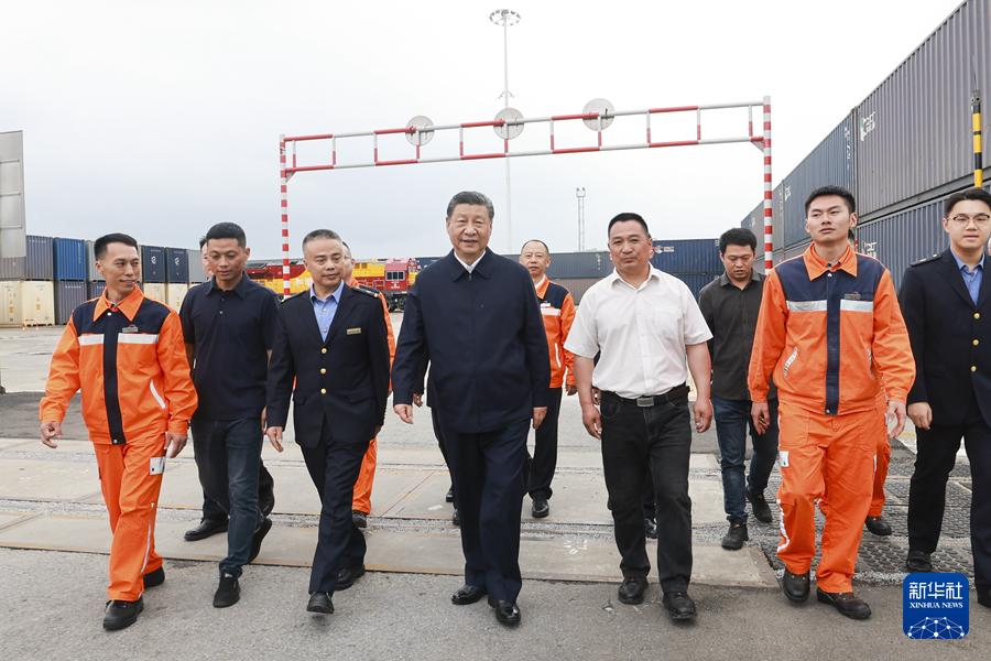 習(xí)近平在重慶考察時強(qiáng)調(diào) 進(jìn)一步全面深化改革開放 不斷譜寫中國式現(xiàn)代化重慶篇章