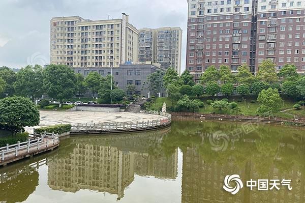 江南華南降雨持續(xù)強(qiáng)對(duì)流頻擾 中東部氣溫繼續(xù)下滑