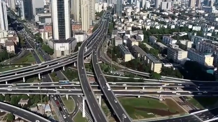 我國開展智能網(wǎng)聯(lián)汽車準入和上路通行試點