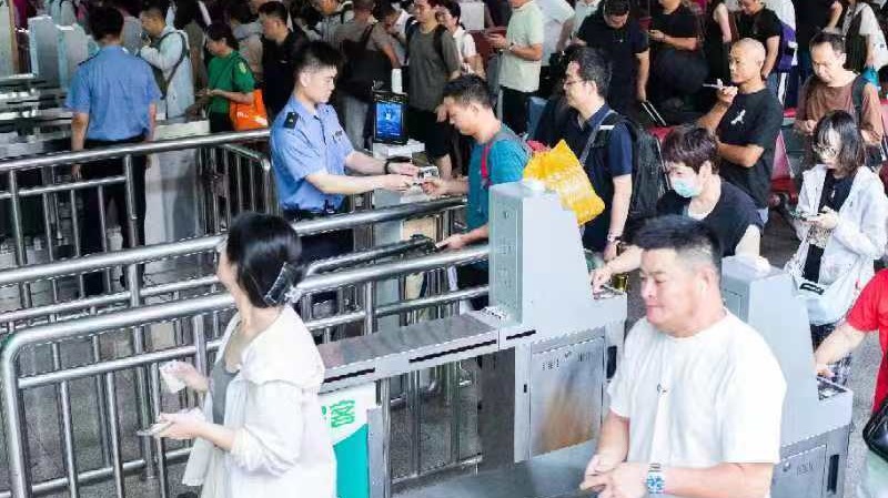 鐵路暑運開啟半月 北京地區(qū)共發(fā)送旅客798.3萬人次