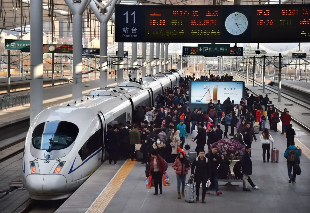 前七月鐵路發(fā)送旅客創(chuàng)歷史同期新高