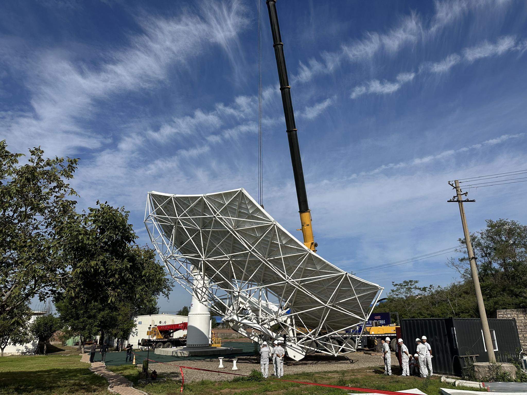 “地球巨眼”建造又有中國貢獻 SKA中頻天線結構發(fā)運南非