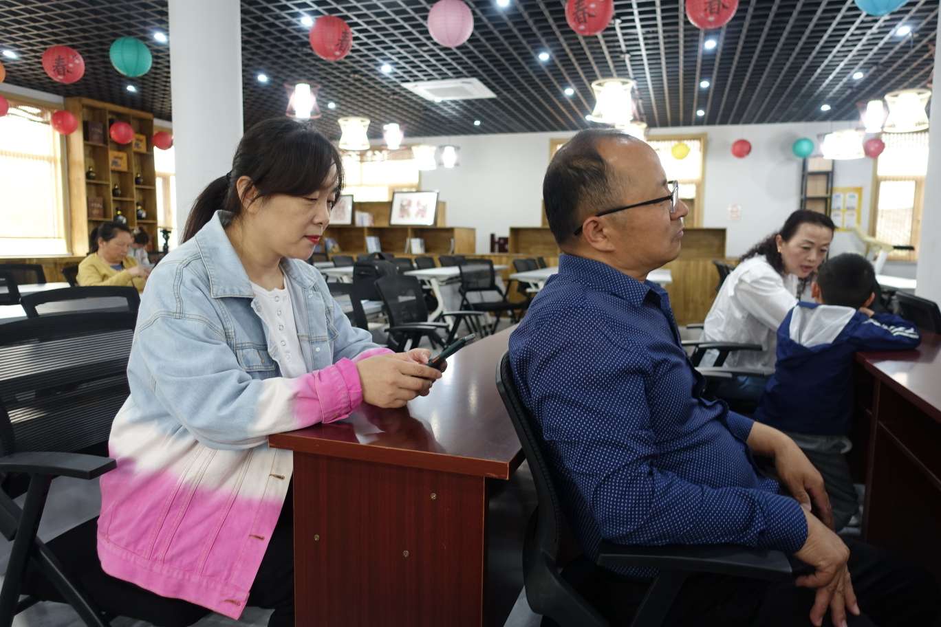 學(xué)習(xí)進(jìn)行時丨像石榴籽一樣緊緊抱在一起——習(xí)近平總書記推動民族團(tuán)結(jié)的故事