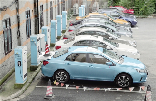 國家發(fā)改委：8月全國乘用車零售量為190.5萬輛 其中新能源車超102萬輛