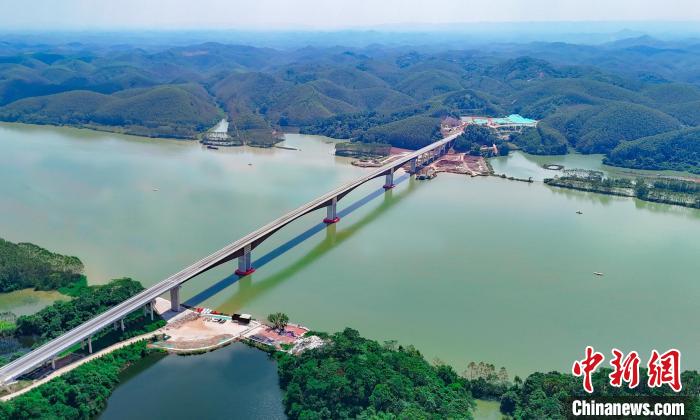 廣西平沙公路建成通車(chē) 飛龍大橋刷新同類(lèi)型橋梁世界之最