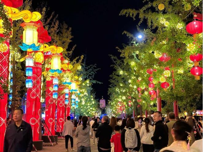 新華全媒+丨潮體驗(yàn)、微度假、熱IP——中秋節(jié)假期各地消費(fèi)市場(chǎng)掃描
