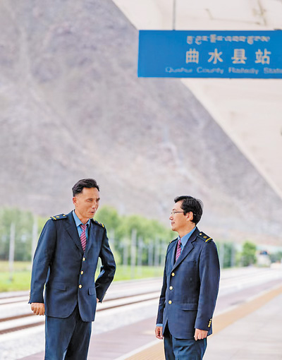 兩個人，一座小站，海拔3568米