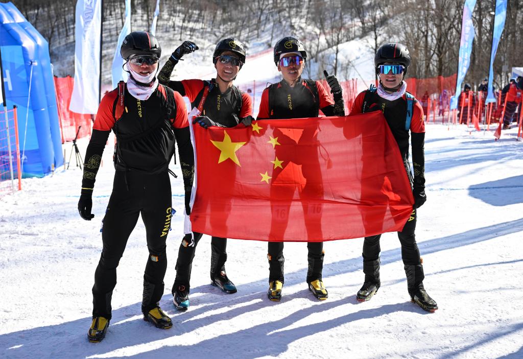 亞冬會｜12日看點：滑雪登山收官 中國女子冰球隊首秀