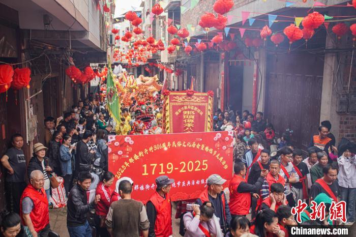 旅游市場“下沉” 年輕人樂探“寶藏小城