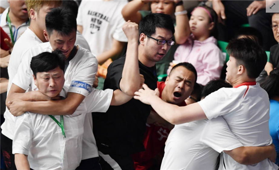 全武行！全運(yùn)賽場球迷安保爆發(fā)沖突